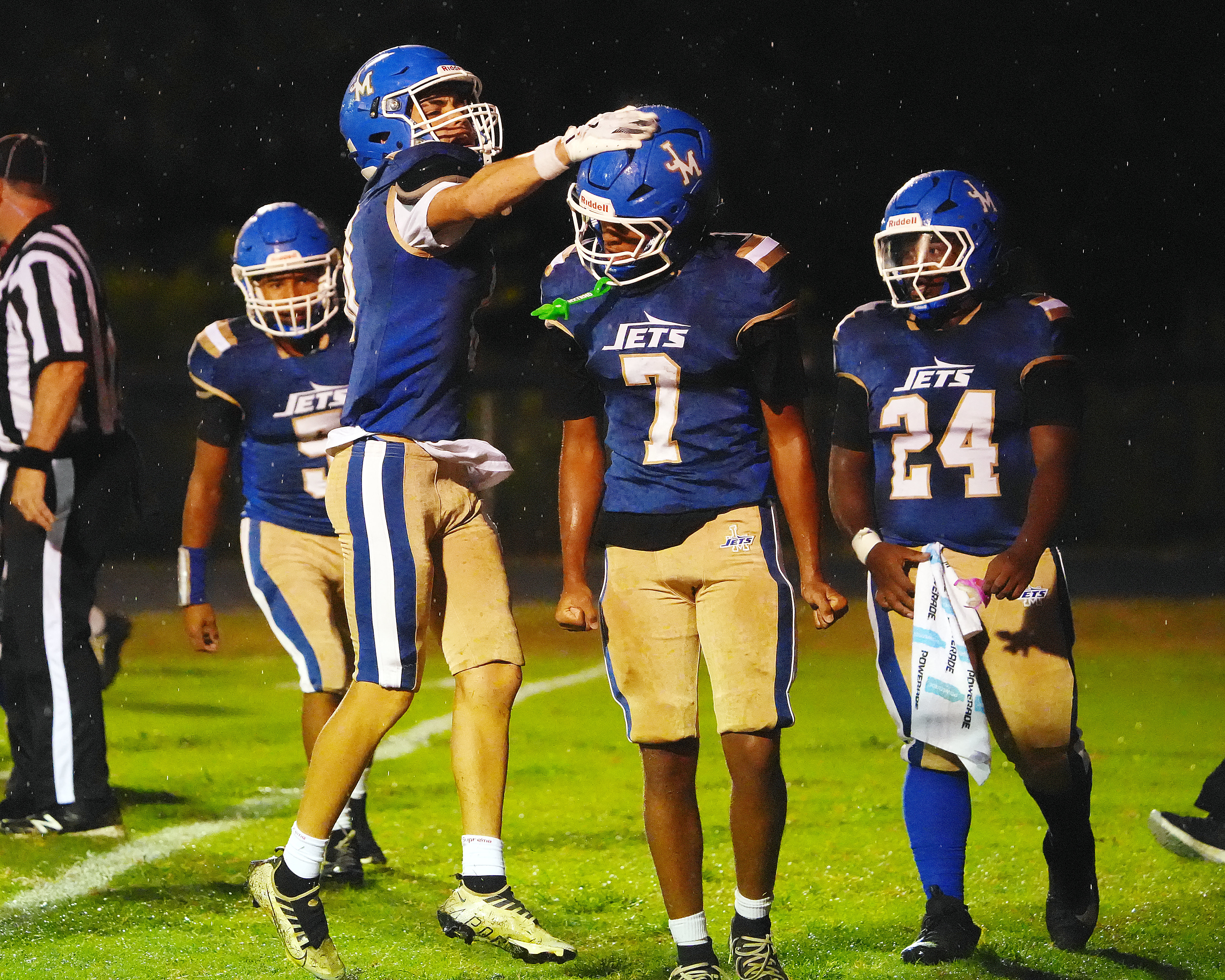 Week 6 football roundup: Scores, recaps, top performances