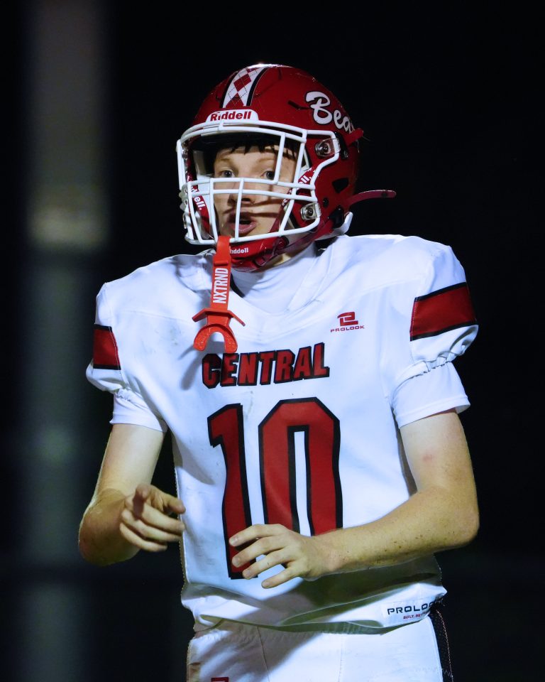 Week 4 football roundup: Scores, recaps, top performances