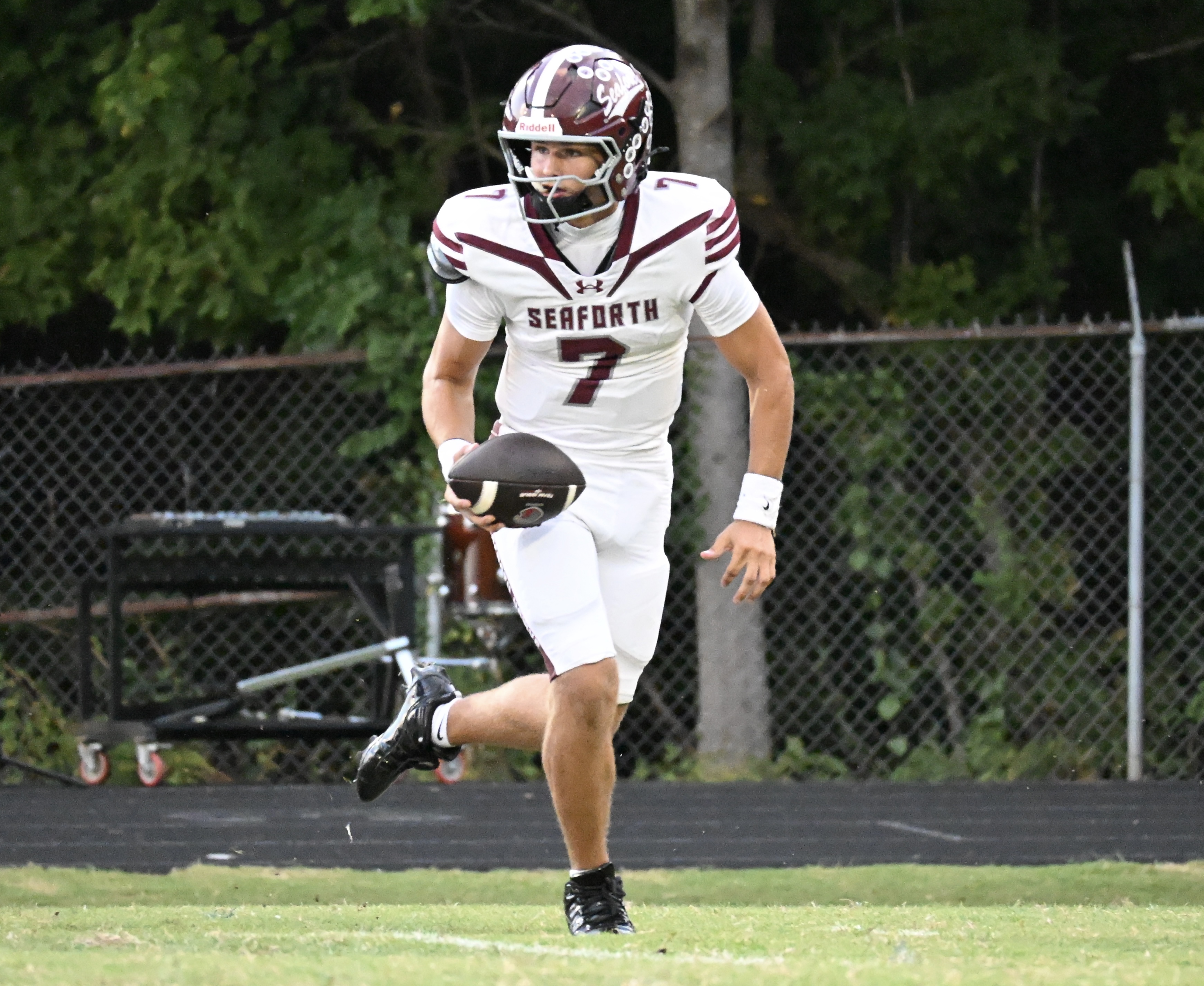 Week 7 football roundup: Scores, recaps, top performances